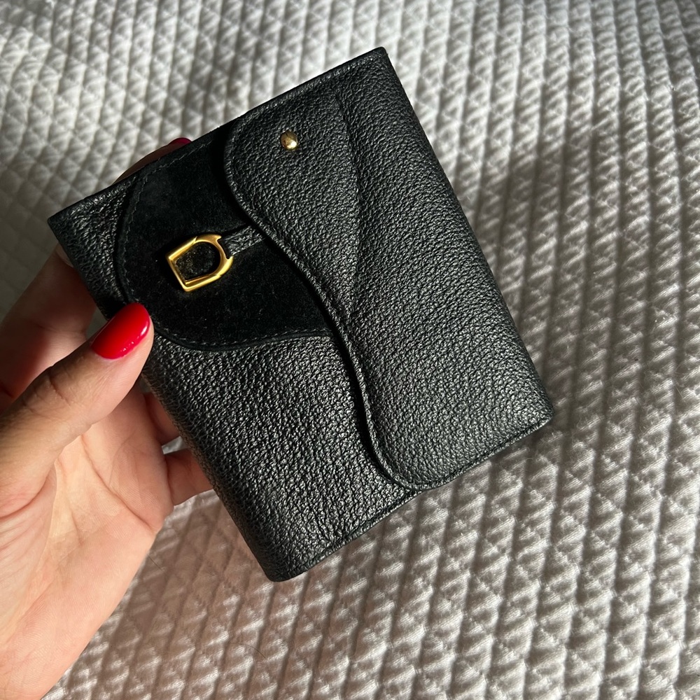 Excellent zip around wallet - Gucci 🖤